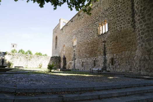 Piedra Bermeja Castle, In S. XII became fortified palace of feudal lords more like that of warriors.