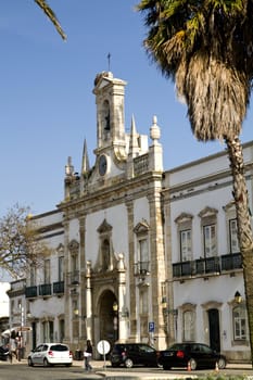 View of the main recreational plaza and Arc of Vila on the city of Faro, Portugal