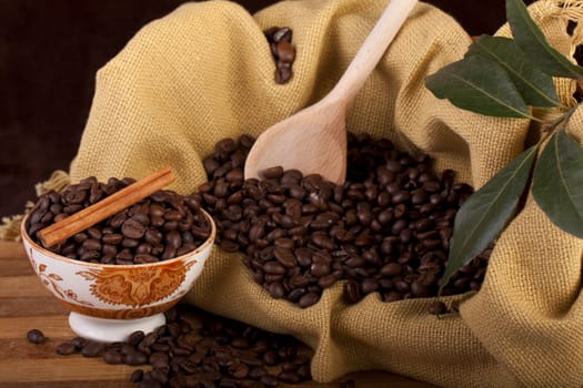 Close view of a bunch of roasted beans of coffee inside a bowl.