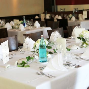 elegant table decoration in a restaurant