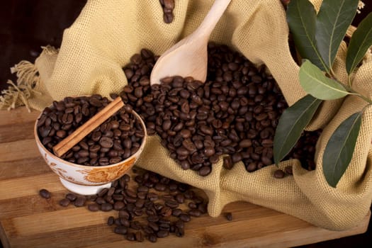 Close view of a bunch of roasted beans of coffee inside a bowl.