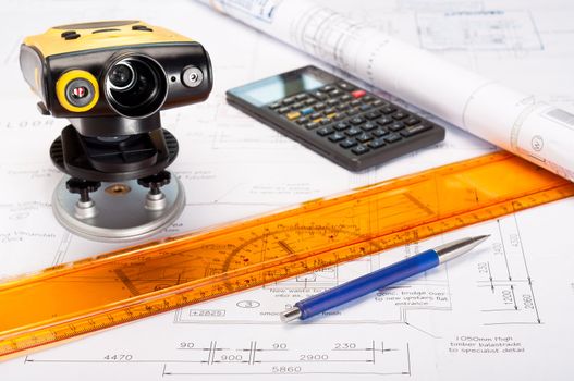 Building plans with laser distance measurement device and calculator