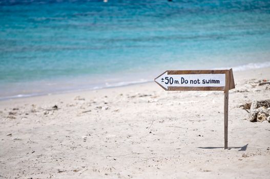 No swim signal in a white sand beach