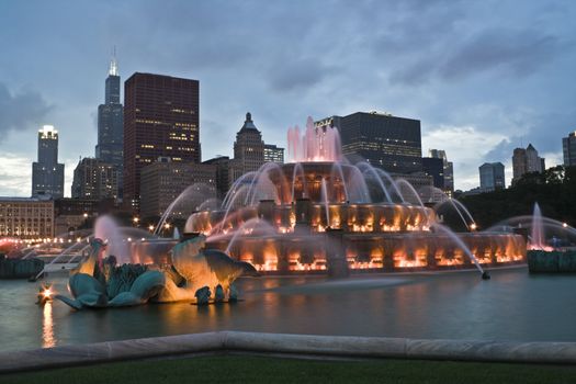 Chicago panorama with Buckingham Fountain in the foreground.