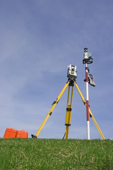 Robotic station with a prism pole ready for work.