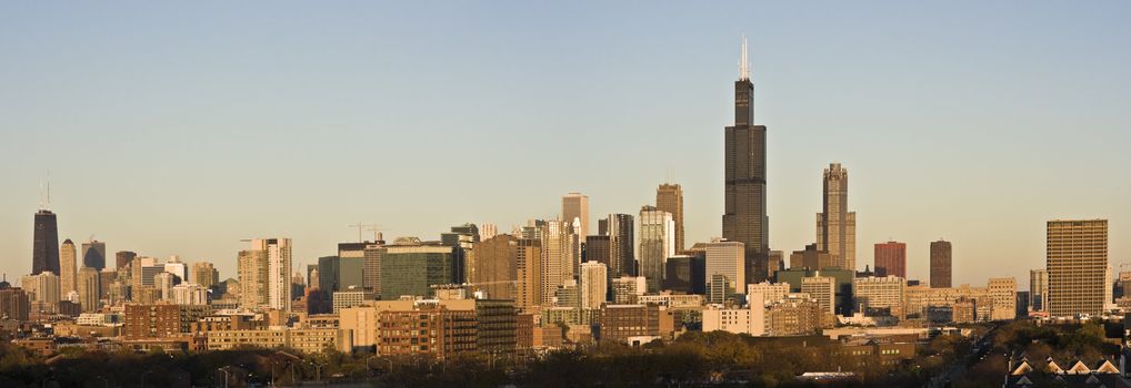 Last rays of sun in Chicago - panorama.