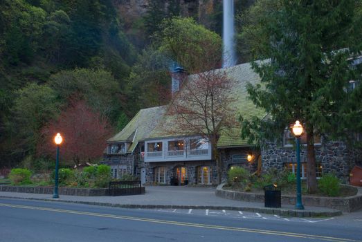 Multnomah Falls Lodge in Spring, Columbia Gorge Scenic Area, Multnomah County, Oregon, USA