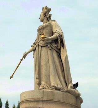 Victoria queen sculpture stone St Pauls City London regal