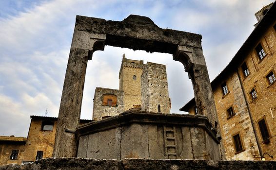 Medieval well in San Gimignano, Italy