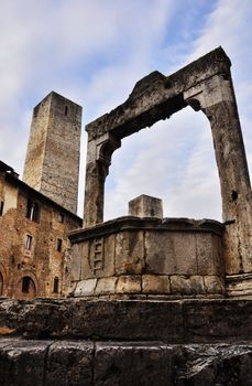 Medieval well in San Gimignano, Italy