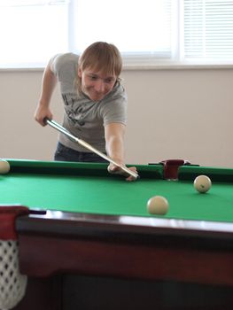 young man, billiards,  guy, young, plays,   sphere,  table