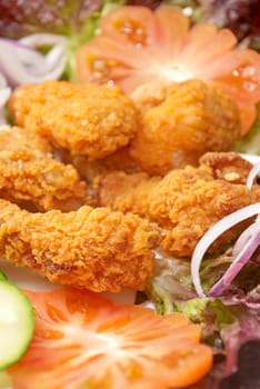 Crunchy fried chicken wings served with salad