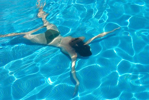 Swimming underwater in a pool