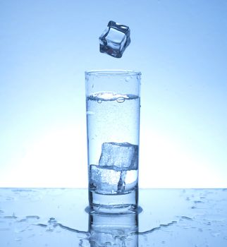 Ice cube galling in a glass of water