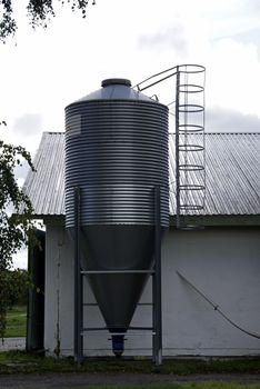 The industrial tank for a forage at the bird's factory