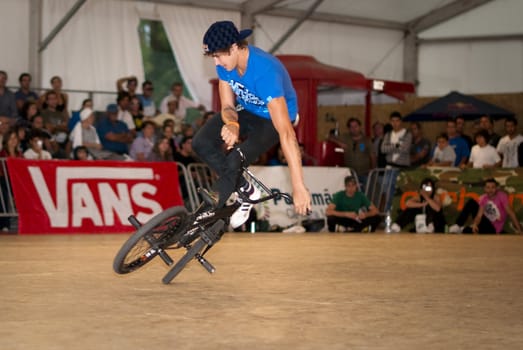 Matthias Dandois during the Flatland Field Control'09, Parque da Juventude de Portimão on September 2009. Photo taken on: September 20th, 2009