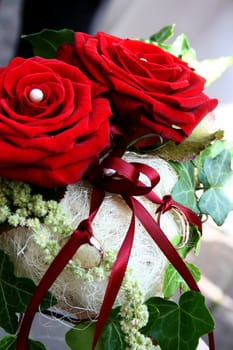 a wedding ring cushion with roses