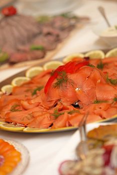 Fresh salmon, served with pepper and lemon Appet-closeup