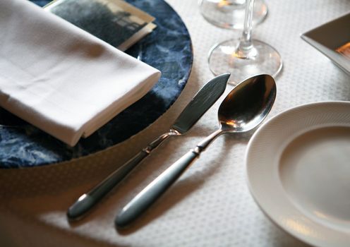 Place setting with silver cutlery and blue dacorated plate
