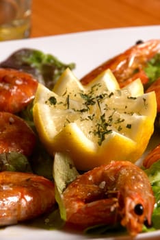 Fresh grilled shrimps with coarse salt served on lettuce leaves