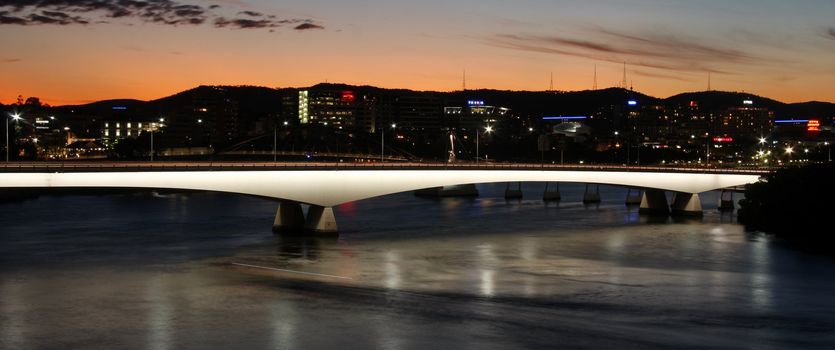 Bridge over the Brisbane river by night
City of Brisbane