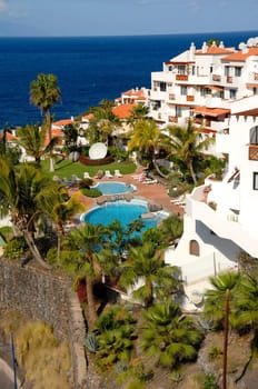 Hotel with pool very close to the sea