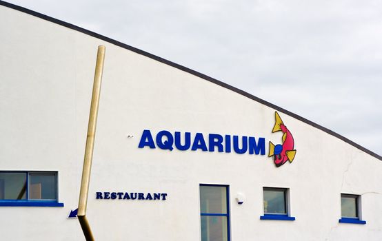 The outside architecture of an Aquarium. The building has an abstract shape.