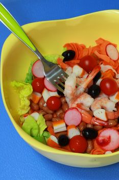 mix salad with shrimp