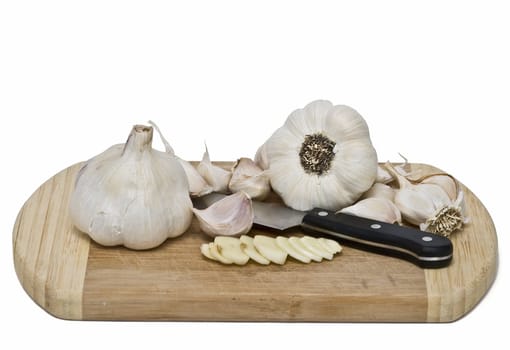 Preparation of garlic on the cutting board for cooking.