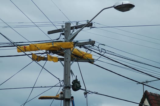 street lamp connected with multiple wires