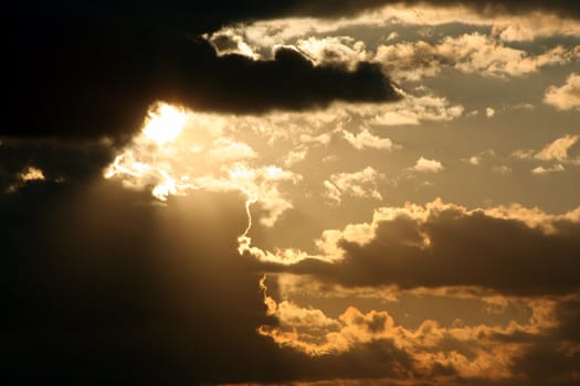 an image of Sun and clouds