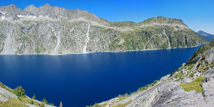 Lac de Cap-de-Long is a lake in French Hautes-Pyrenees, At an elevation of 2161 m its 130 deap. Its created by grate dam used for energy station.