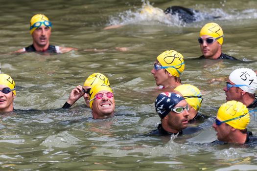 Auch triathlon, France, September 4, 2010, starting line of swimming