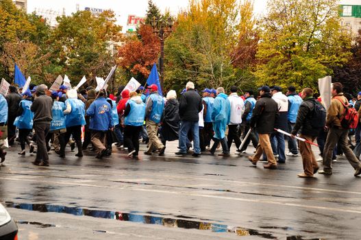 Protests downtown Bucharest on October 27, the day the motion against the government is voted / Unions announce 80,000 people on the streets