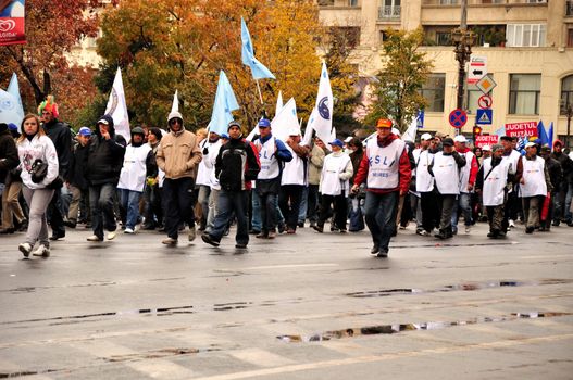 Protests downtown Bucharest on October 27, the day the motion against the government is voted / Unions announce 80,000 people on the streets