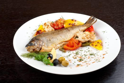trout fish baked with pepper, string beans, tomato and cauliflower