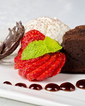 Chocolate flan with strawberries and chocolate, a wonderful dessert