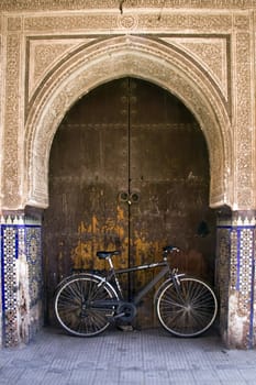 Bicycle leaning against door in archway