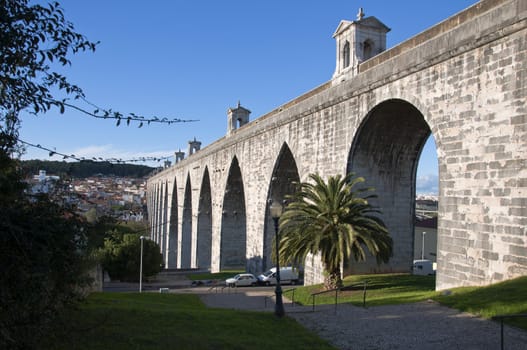 The historic arch was built in 1748, Straitelstvo ARC was during the reign of Juan fifth, it is considered a masterpiece of engineering of the Baroque period