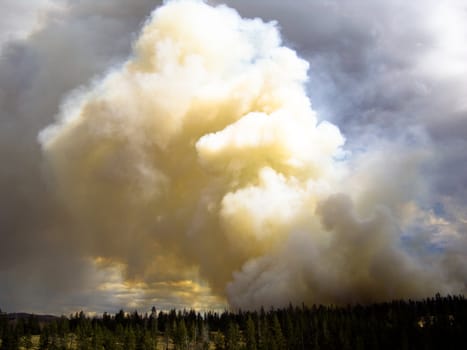 Massive bright cloud appears over Antelope Creek from forest fire