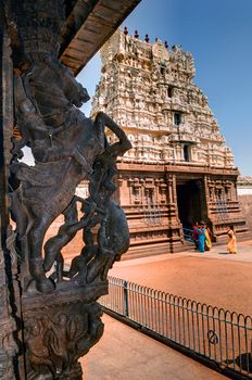 Beautiful carving at the jalagandeeswar temple an hoysala architecture