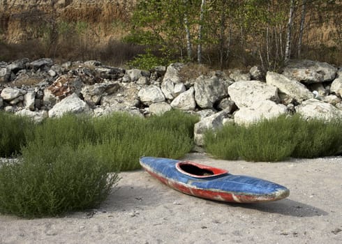 Picture of a  canoe on the beach