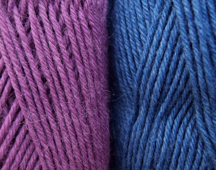 Woolen yarn mix of two colors