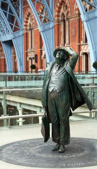LONDON - SEPTEMBER 21: Betjeman statue in St Pancras Station on September 21, 2011. Arriving passengers from Eurostar to the new International Terminal are greeted by famous statue of John Betjeman.