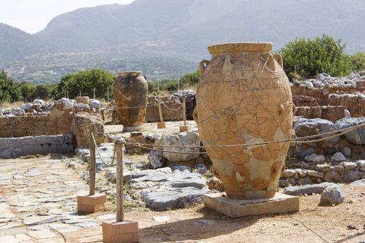 Phitos in minoan Palace of Malia - Crete. Pithos is the ancient Greek word for a large storage jar of a characteristic shape - Grece 