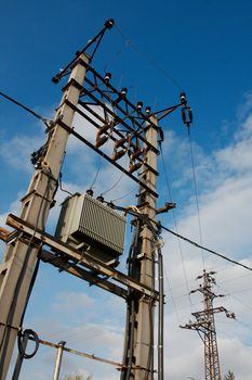 Electric network pillar with transformer