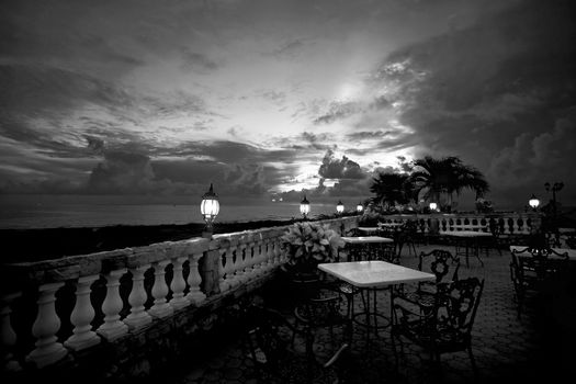 Black and white picture of a outdoor restaurant in the evening