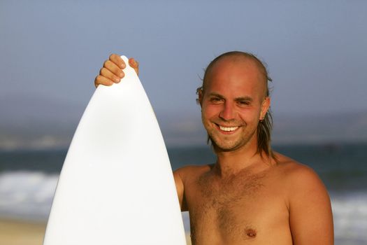 Kitesurfer with surferboard pending a wind