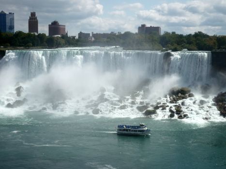 niagara falls with the view of usa