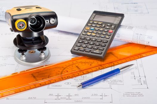 Building plans with laser distance measurement device and calculator